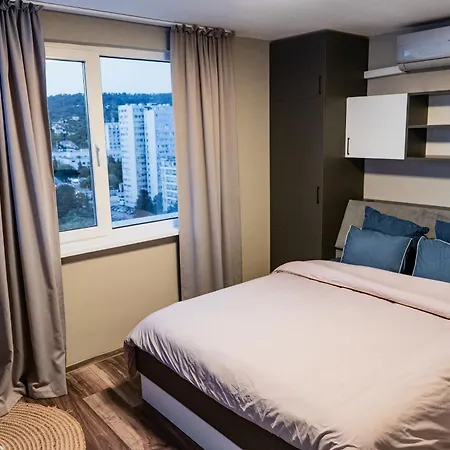 Viewtopia - Where Glows Beneath Your Feet By Flat Mаnаger Apartment Varna